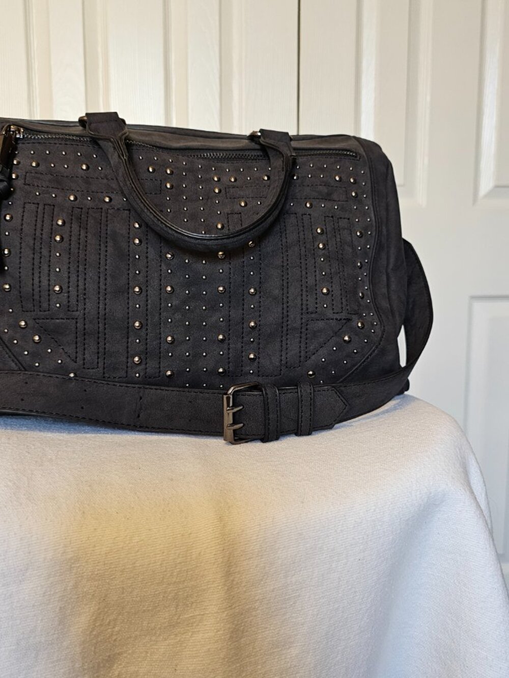 Violet Ray, women's purse grey, silver trim, outside pocket shoulder strap - Picture 10 of 12
